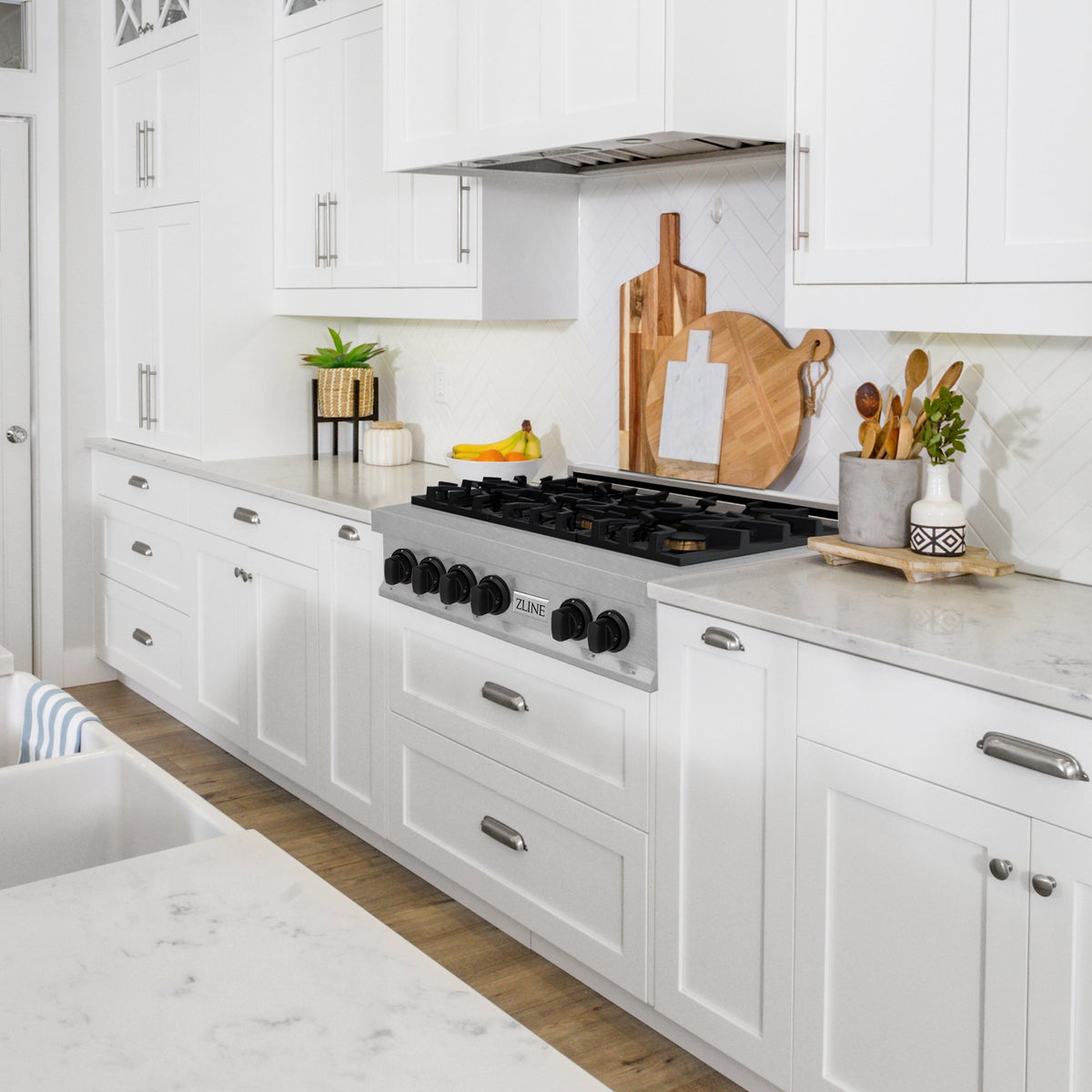 ZLINE Autograph Edition 36 in. Legacy Gas Rangetop with 6 Burners and Porcelain Cooktop in Satin Stainless Steel with Matte Black Accents (RTSZ-36-MB)