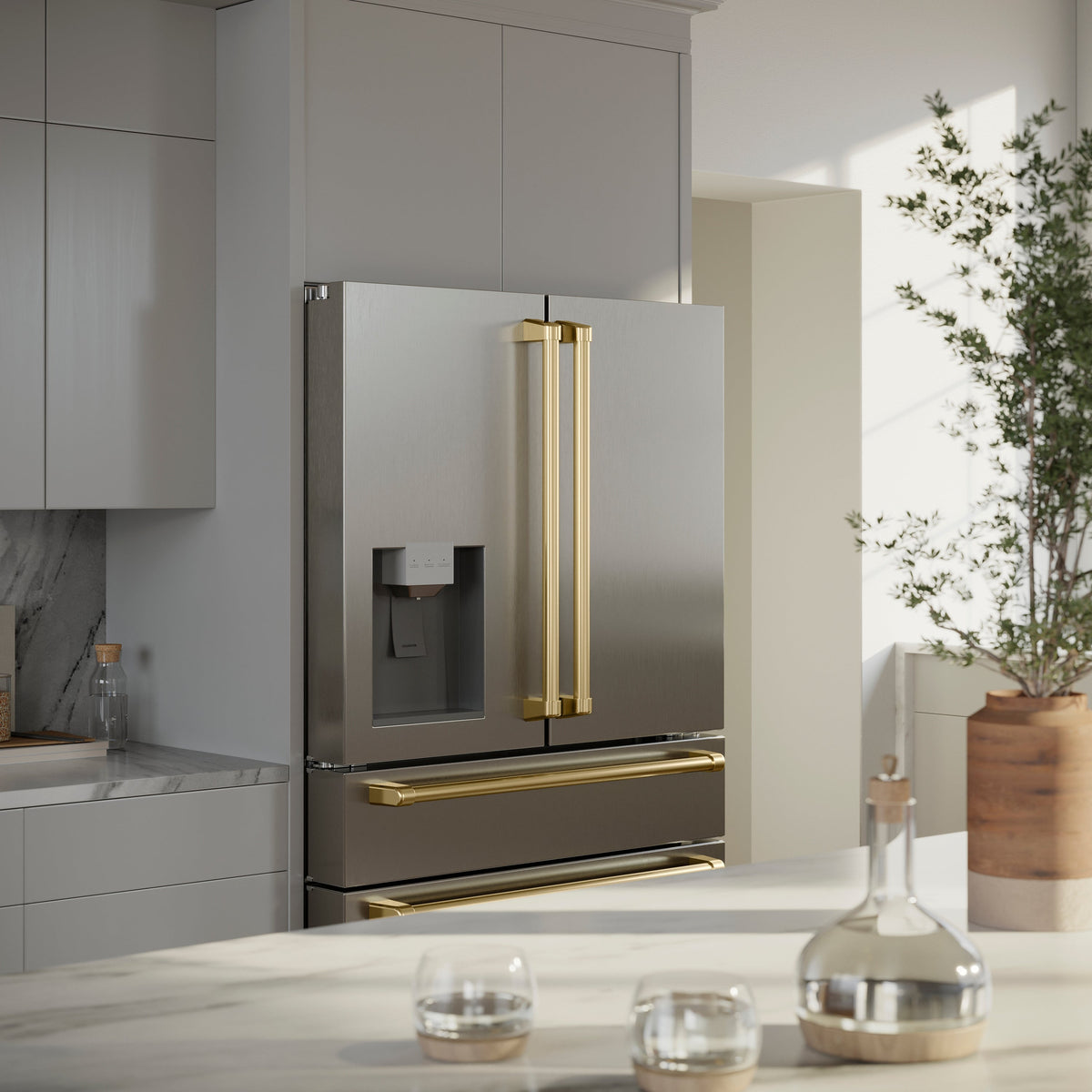ZLINE Autograph Edition 36 in. 21.6 cu. ft. Counter-Depth French Door Refrigerator with Water and Ice Dispenser in Fingerprint-Resistant Stainless Steel with Polished Gold Traditional Handles (RFMZ-W-36-G)