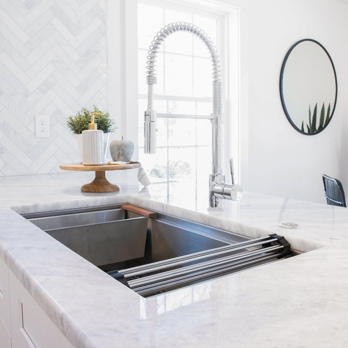 ZLINE Sierra Kitchen Faucet in Chrome (SRA-KF-CH)