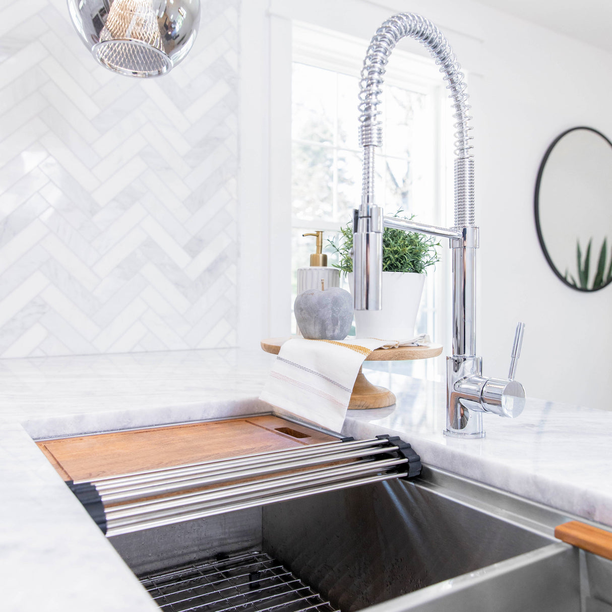 ZLINE Sierra Kitchen Faucet in Chrome (SRA-KF-CH)