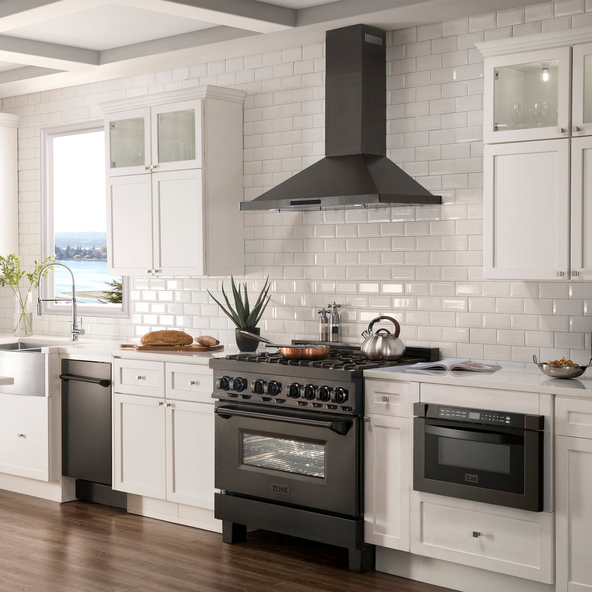 ZLINE 30" Convertible Vent Wall Mount Range Hood in Black Stainless Steel (BSKBN-30)