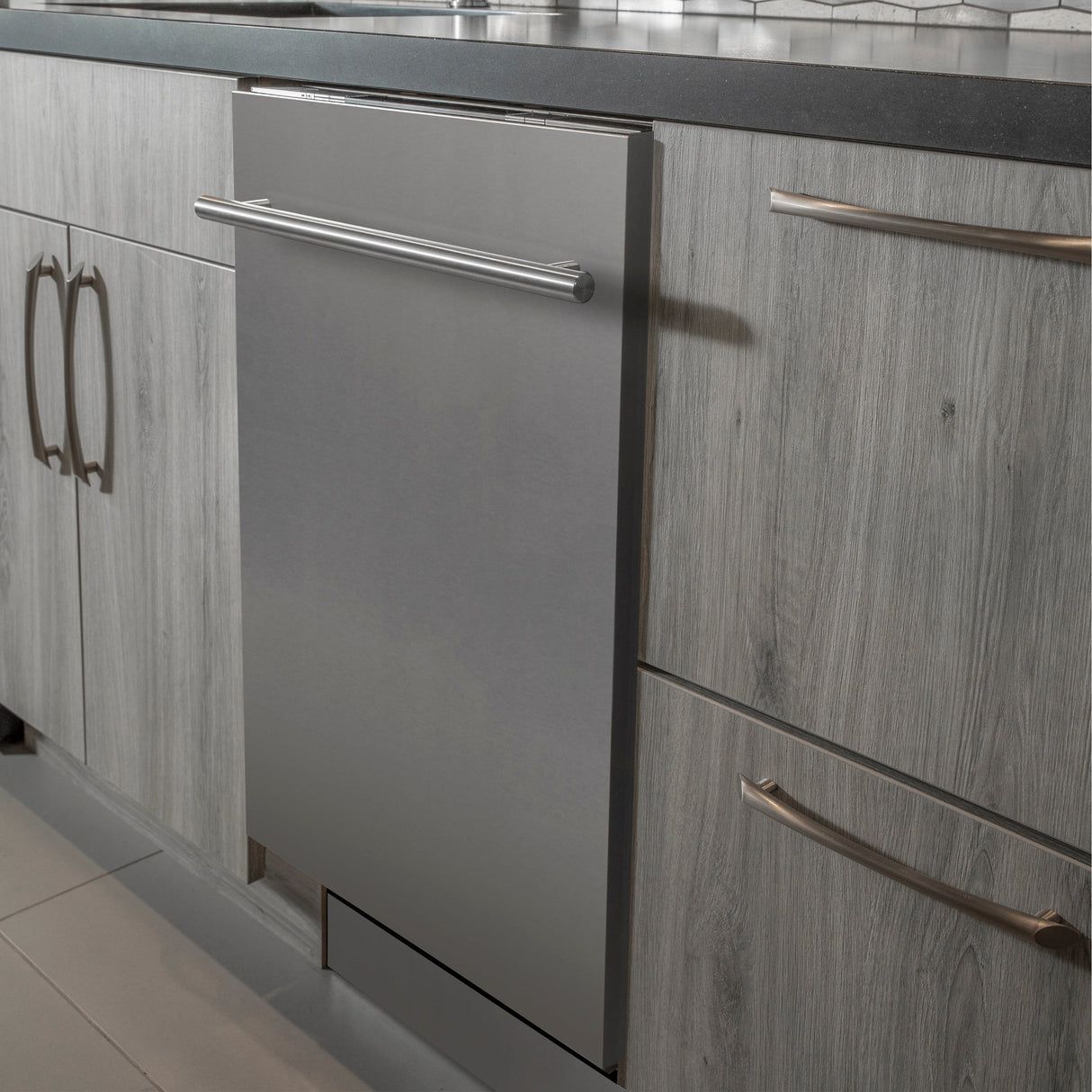 ZLINE 24 in. Stainless Steel Top Control Built-In Dishwasher with Stainless Steel Tub and Modern Style Handle (DW-304-24)