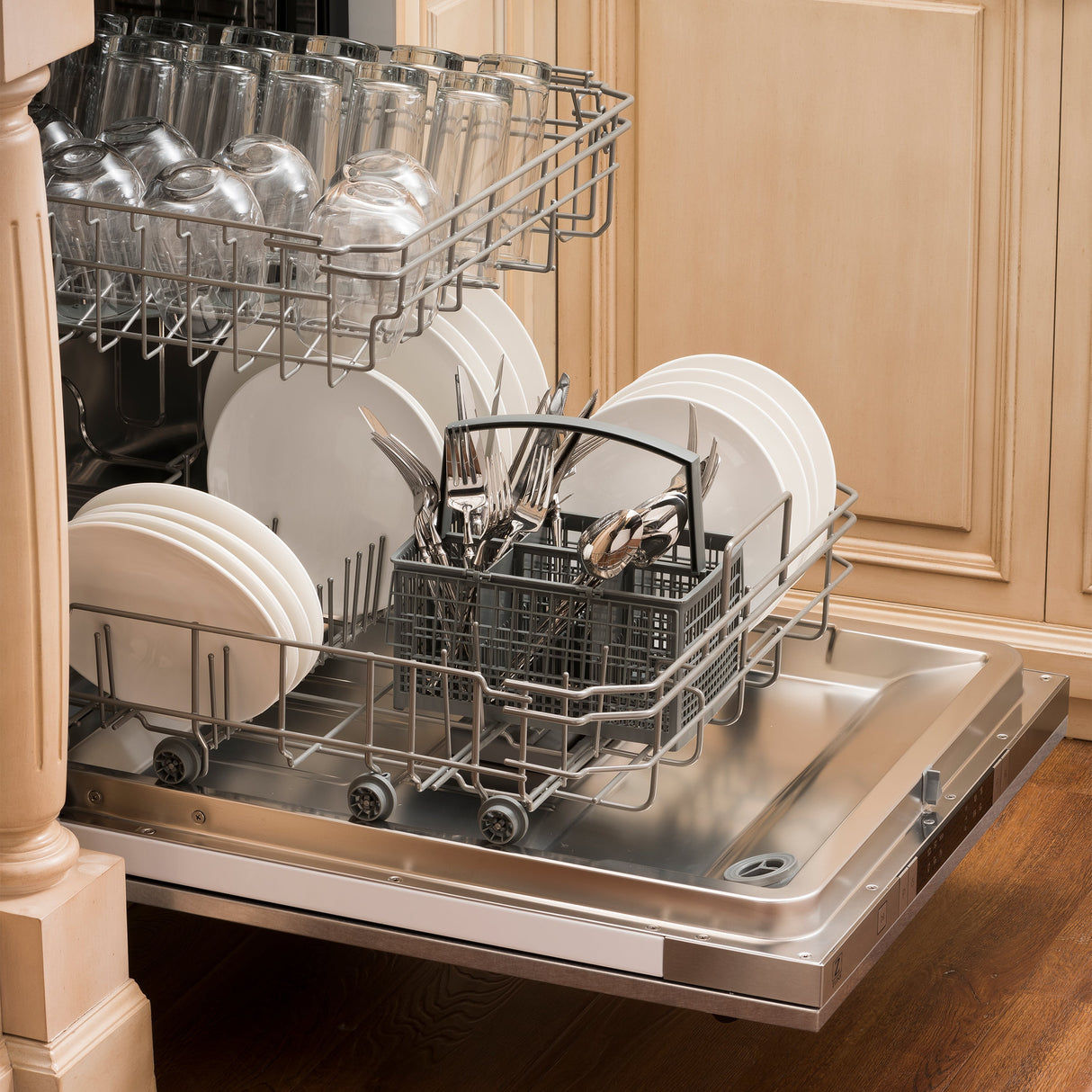 ZLINE 24 in. Stainless Steel Top Control Built-In Dishwasher with Stainless Steel Tub and Modern Style Handle (DW-304-24)