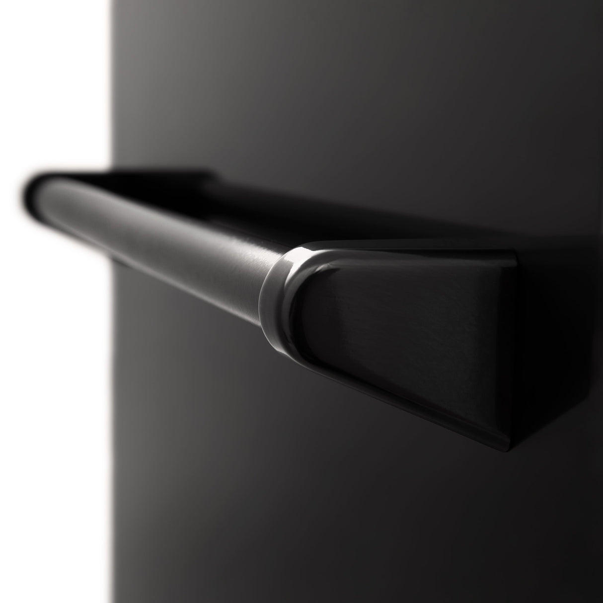 ZLINE 18 in. Dishwasher Panel in Black Stainless Steel with Traditional Handle (DP-BS-18)
