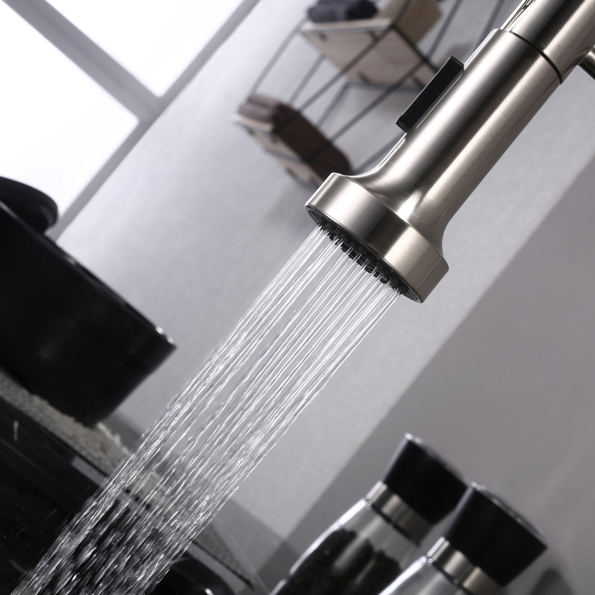 Lanuvio Brass Kitchen Faucet w/ Pull Out Sprayer - Chrome
