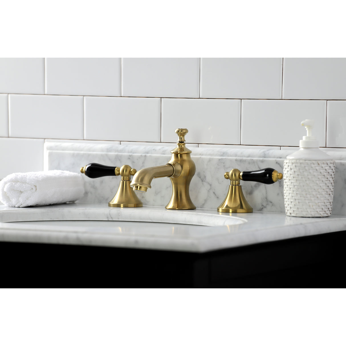 Widespread Traditional Bathroom Faucet with Brass Pop-Up
